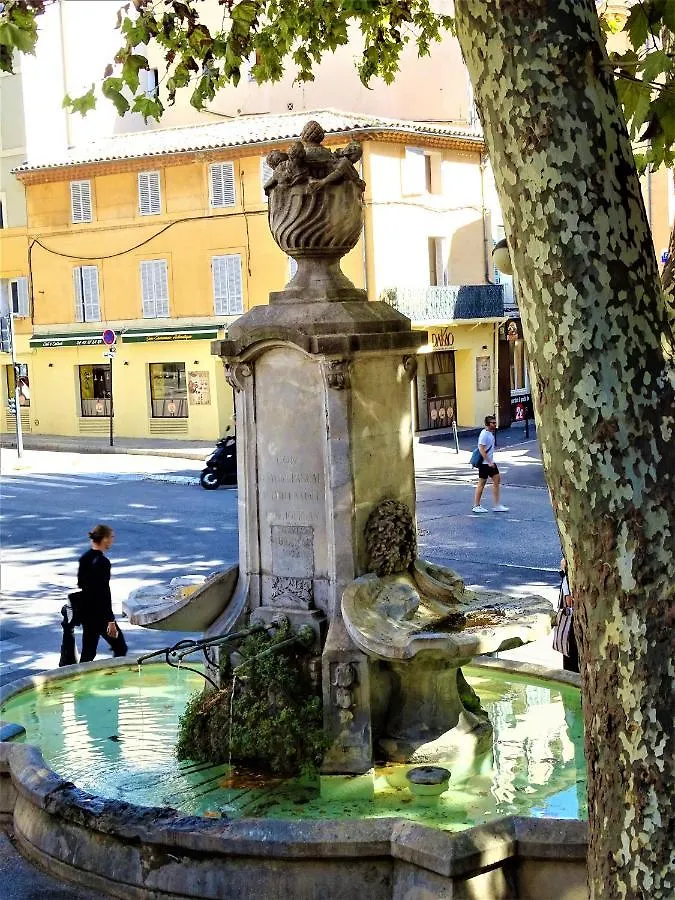 Blue Fountain Luxueux Studio Aix Centre Historique -Wifi-Smart Tv- Aix-en-Provence